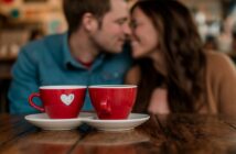 Dating Cafe: Wo Liebe reift. (Foto: AdobeStock Curioso.Photography _808221233)